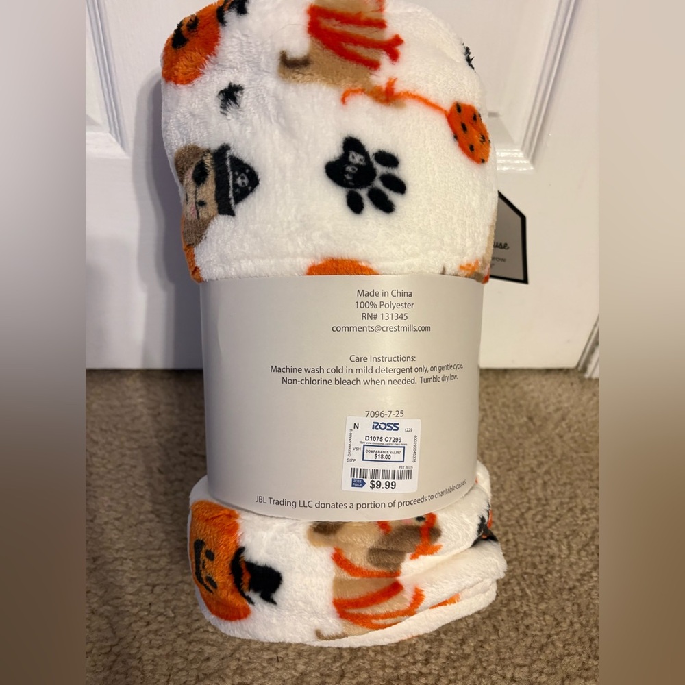 Cuddle House Plush Dachshund Throw - Picture 3 of 4